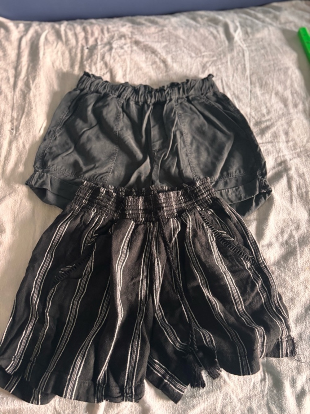 2 Pair Juniors Shorts. Aerie & Briggs. XS/S
Elastic waist. Soft.